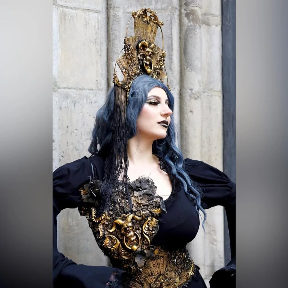 Gold & Black Skull Grand Headdress and BreastPlate - Picture 2 of 4